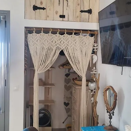 Ageri & Tritonis Luxury Apartamento *
