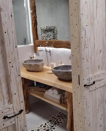 Ageri & Tritonis Luxury Pefki