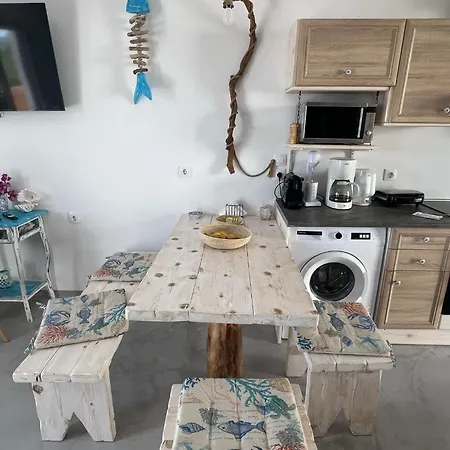 Ageri & Tritonis Luxury Apartman Pefki