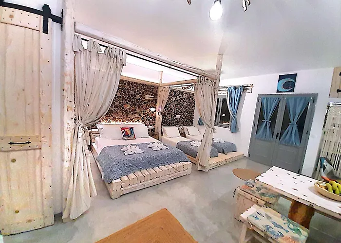 Ageri & Tritonis Luxury Apartament Pefki