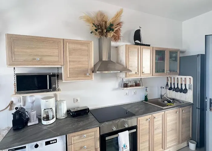 Ageri & Tritonis Luxury Apartament *
