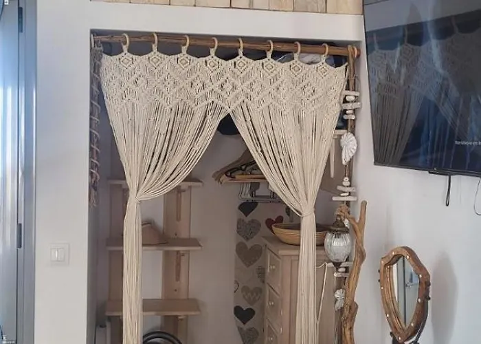 Ageri & Tritonis Luxury Apartament *